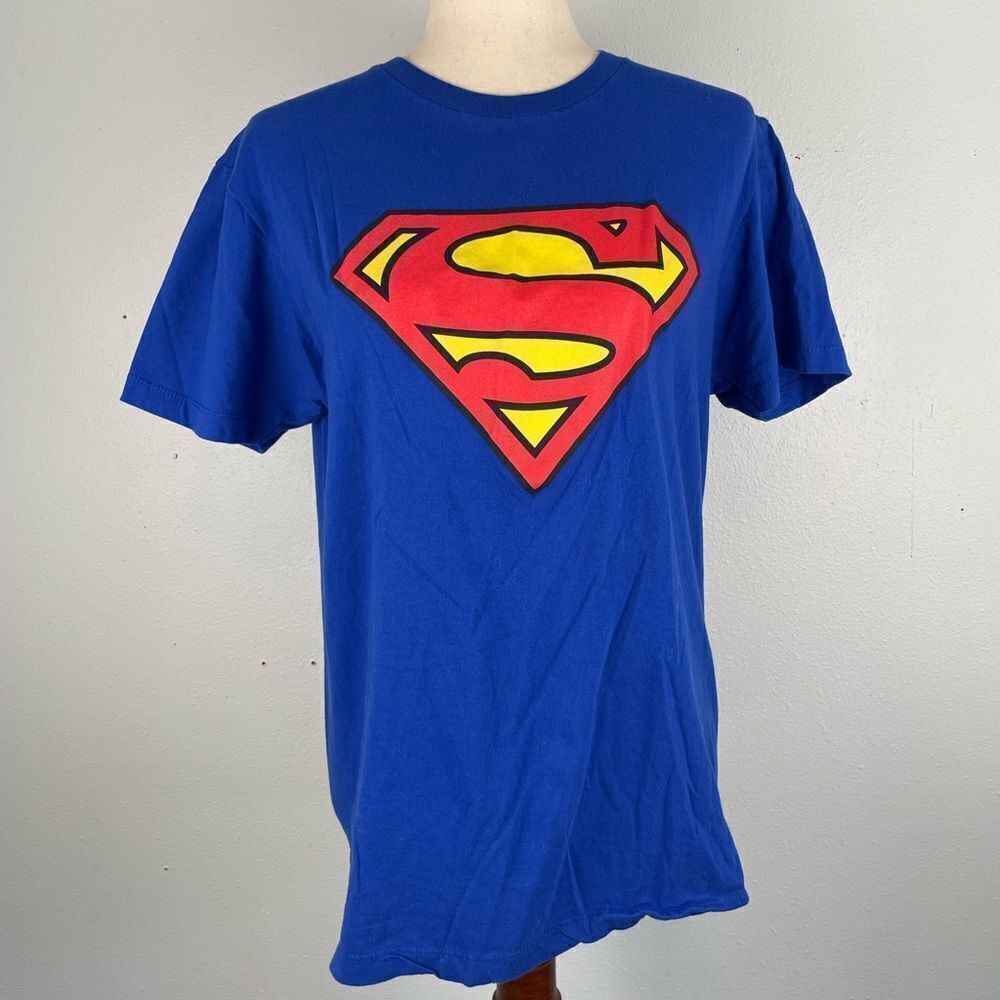 DC Comics Superman T-Shirt Size L EUC